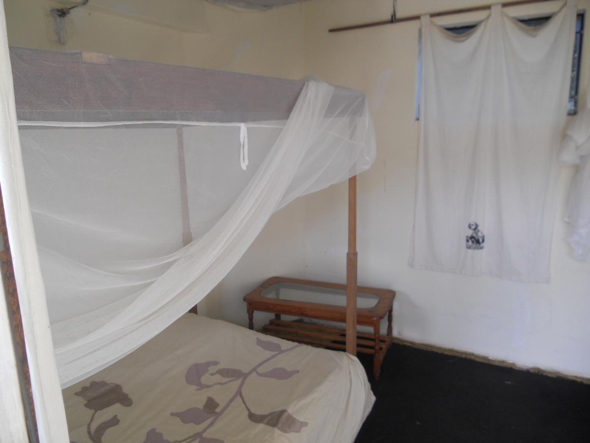 Masaka Backpackers, Tourists Cottage & Campsite Buitenkant foto